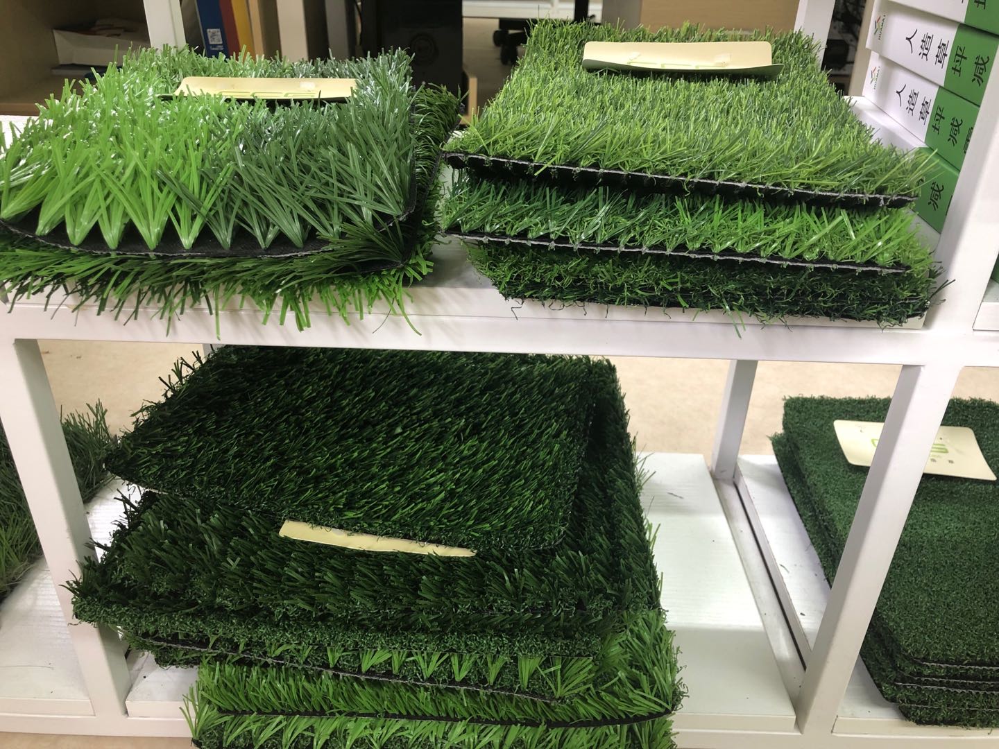 足球场人造草坪草丝类型有哪些？