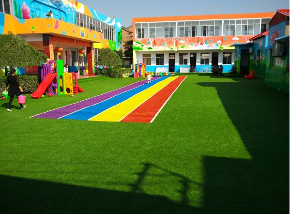 【广州幼儿园人造草坪】幼儿园人造草坪铺装注意事项